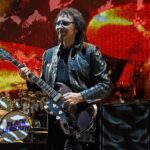 Tony Iommi reveals the grotesque fact of what occurs if he performs guitar with out his finger prosthetics: “I fretted a string and it sliced proper by means of my finger” Guitar Contact