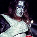  Ace Frehley – Classic Guitar® journal Guitar Contact